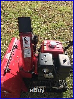 Honda HS1332TAS Snowblower with tracks and electric start. 21hrs